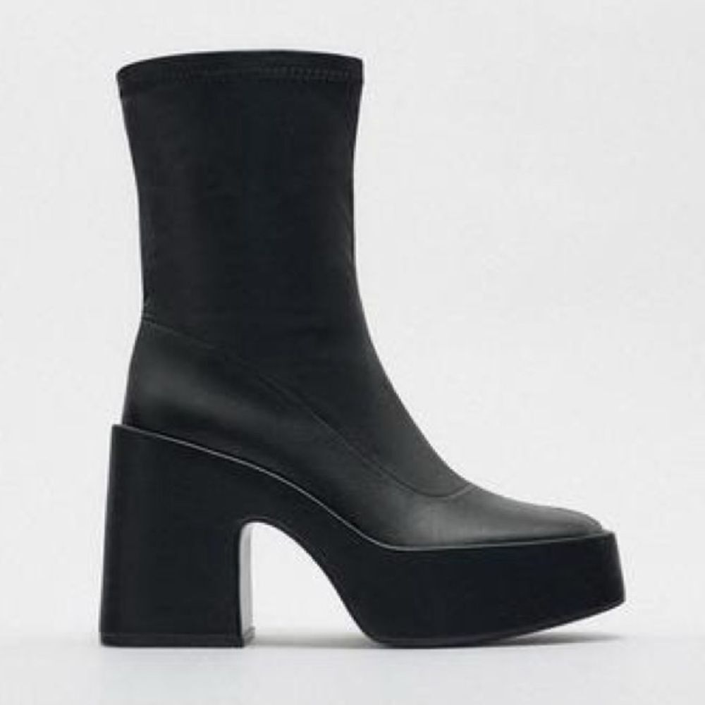 ZARA PLATFORM HEELED ANKLE BOOTS
BLACK - Picture 3 of 10